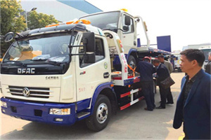 易县汽车道路救援拖车价格